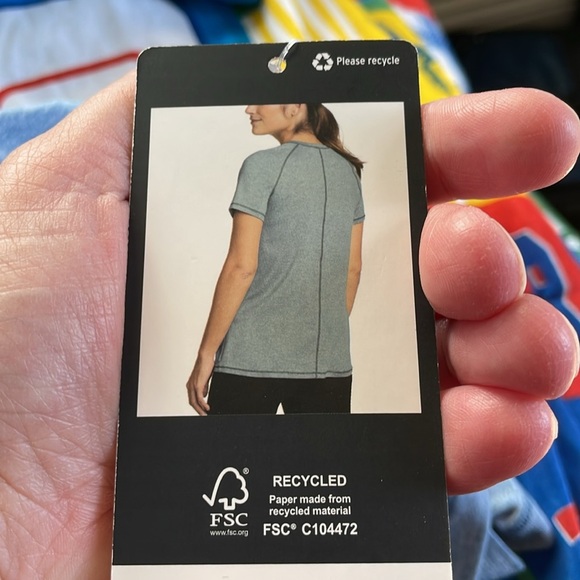 - Eddie Bauer woman’s active tee - Picture 2 of 2